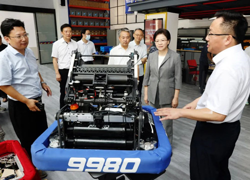 韩立明检查中小学开学工作并走访联系市属高校